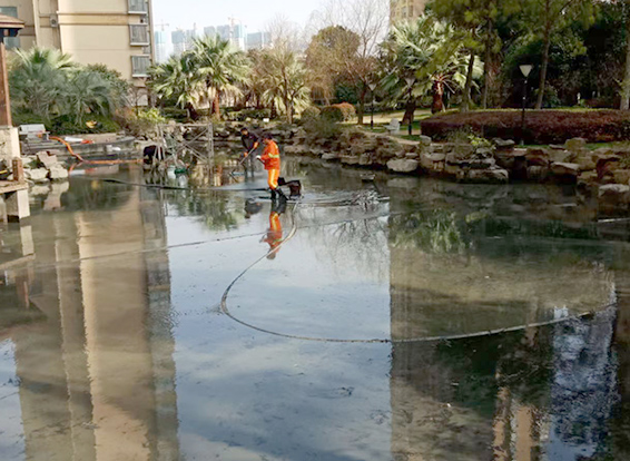 观山湖景观池淤泥清理